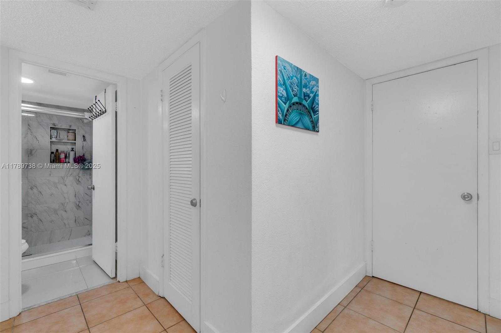 Small Image of 18011 BISCAYNE BLVD #302, Aventura Number 15