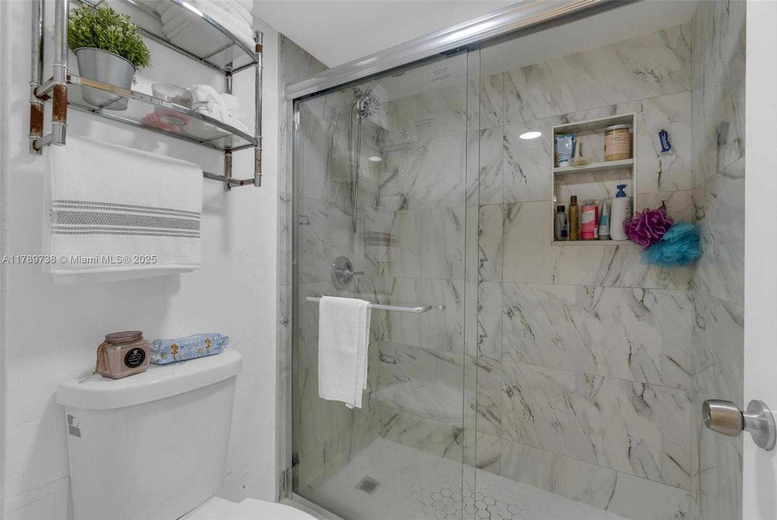 Small Image of 18011 BISCAYNE BLVD #302, Aventura Number 16