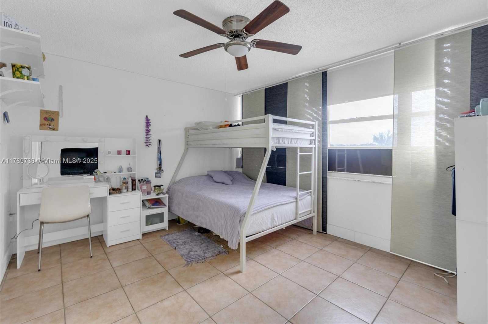 Small Image of 18011 BISCAYNE BLVD #302, Aventura Number 19