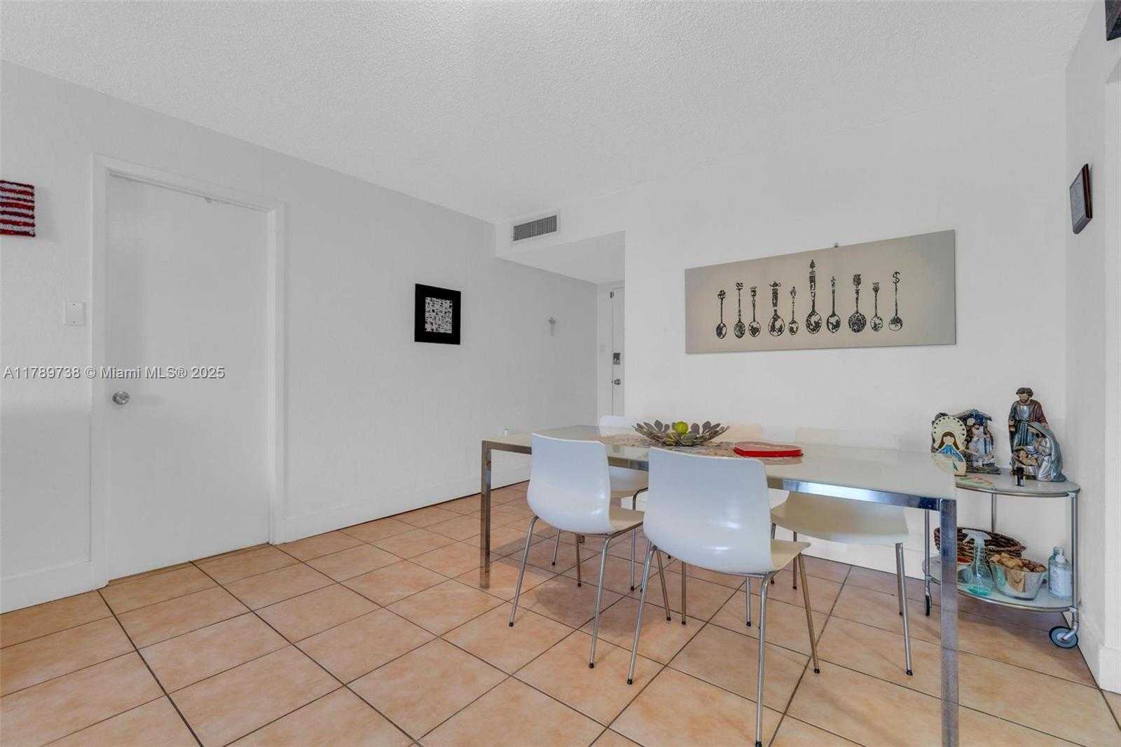 Small Image of 18011 BISCAYNE BLVD #302, Aventura Number 23
