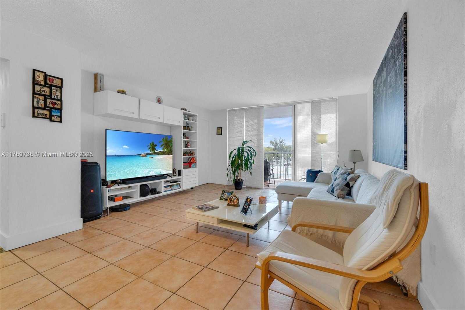 Small Image of 18011 BISCAYNE BLVD #302, Aventura Number 24