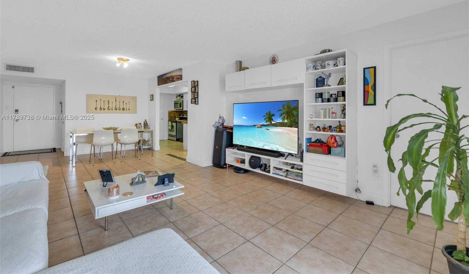 Small Image of 18011 BISCAYNE BLVD #302, Aventura Number 26