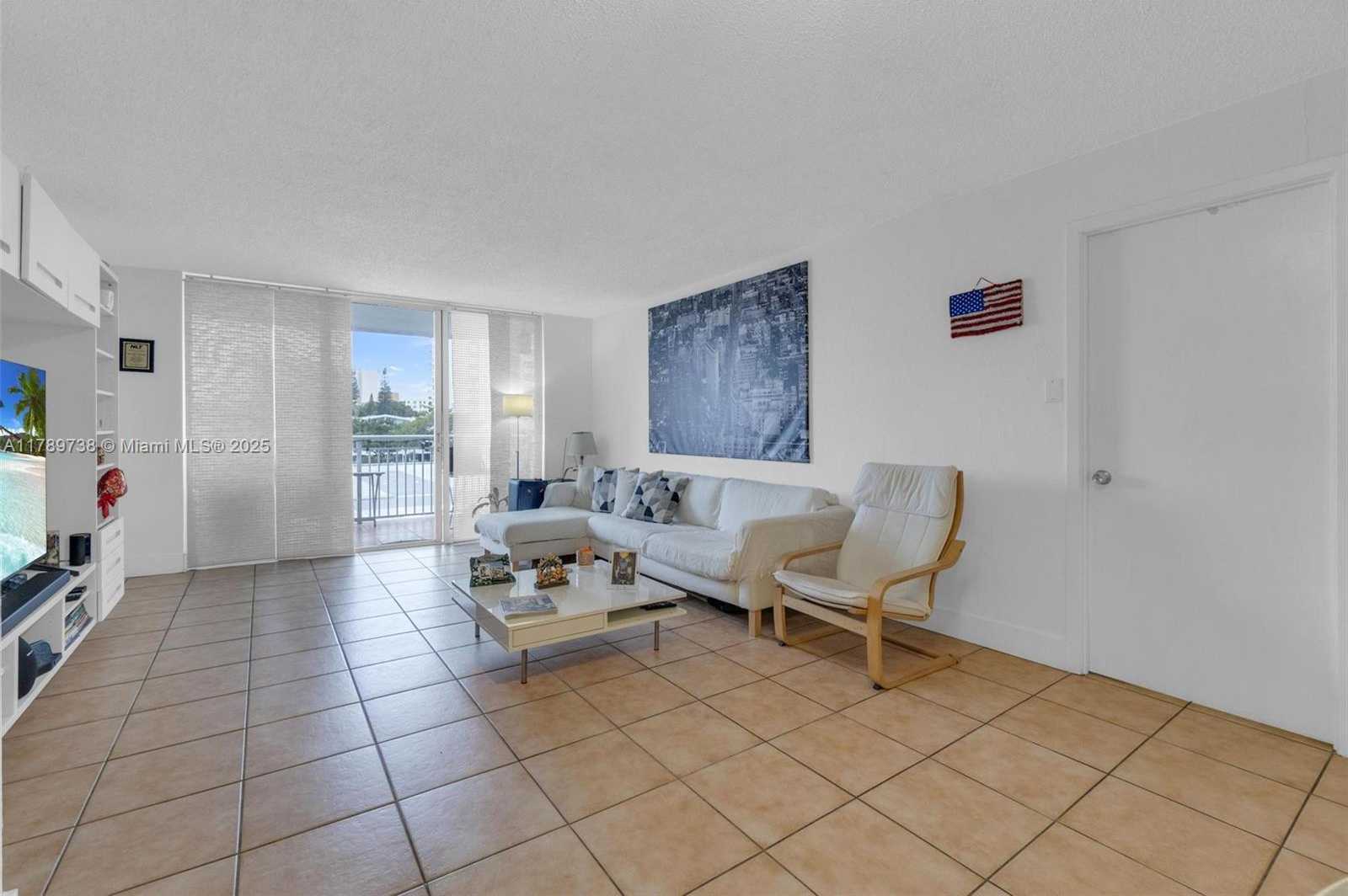 Small Image of 18011 BISCAYNE BLVD #302, Aventura Number 28