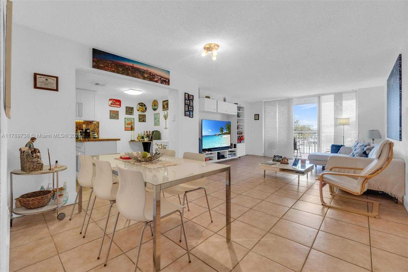 Small Image of 18011 BISCAYNE BLVD #302, Aventura Number 29