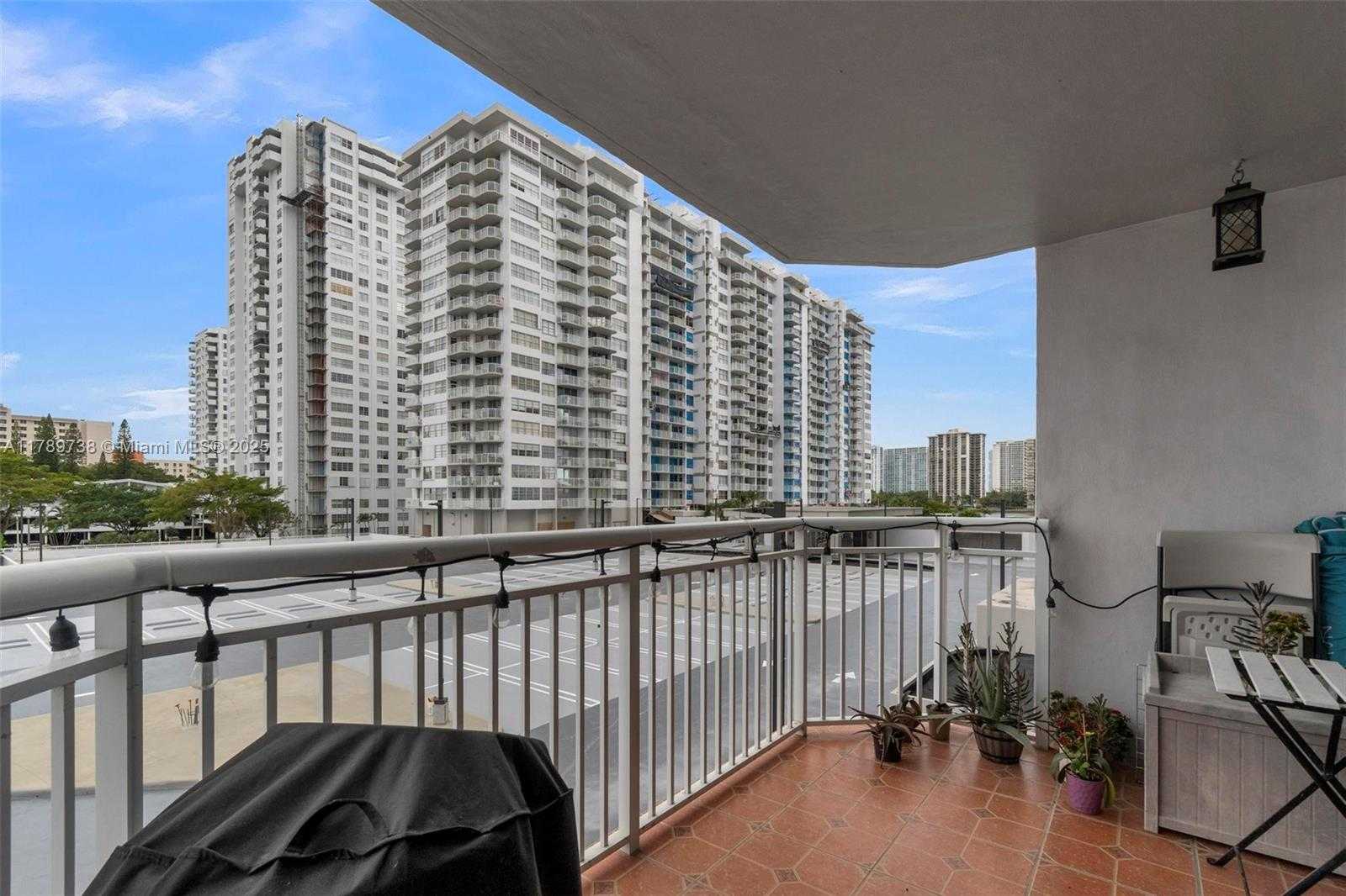 Small Image of 18011 BISCAYNE BLVD #302, Aventura Number 33