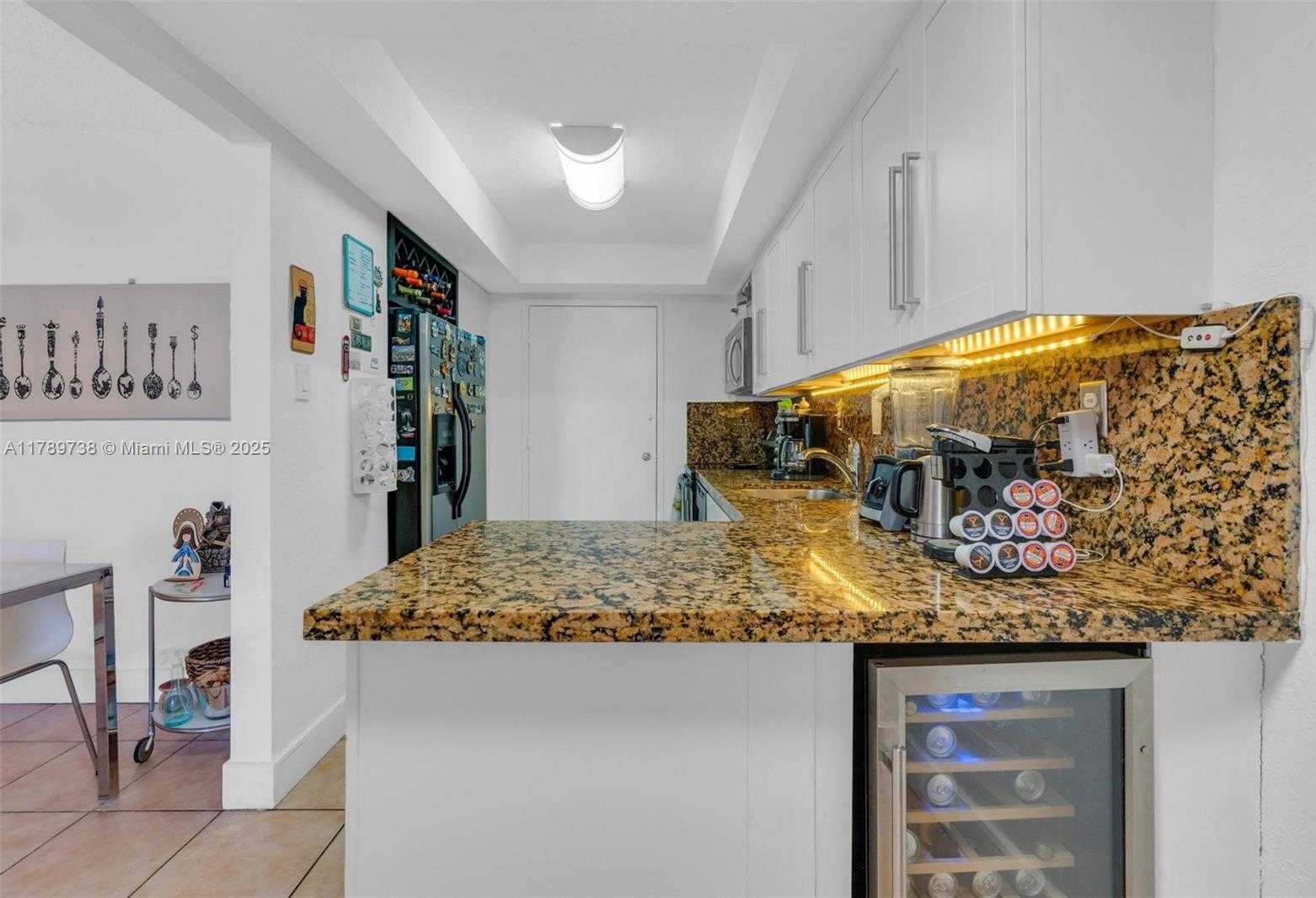 Small Image of 18011 BISCAYNE BLVD #302, Aventura Number 7