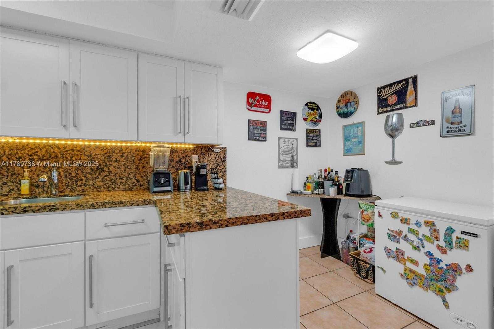 Small Image of 18011 BISCAYNE BLVD #302, Aventura Number 8