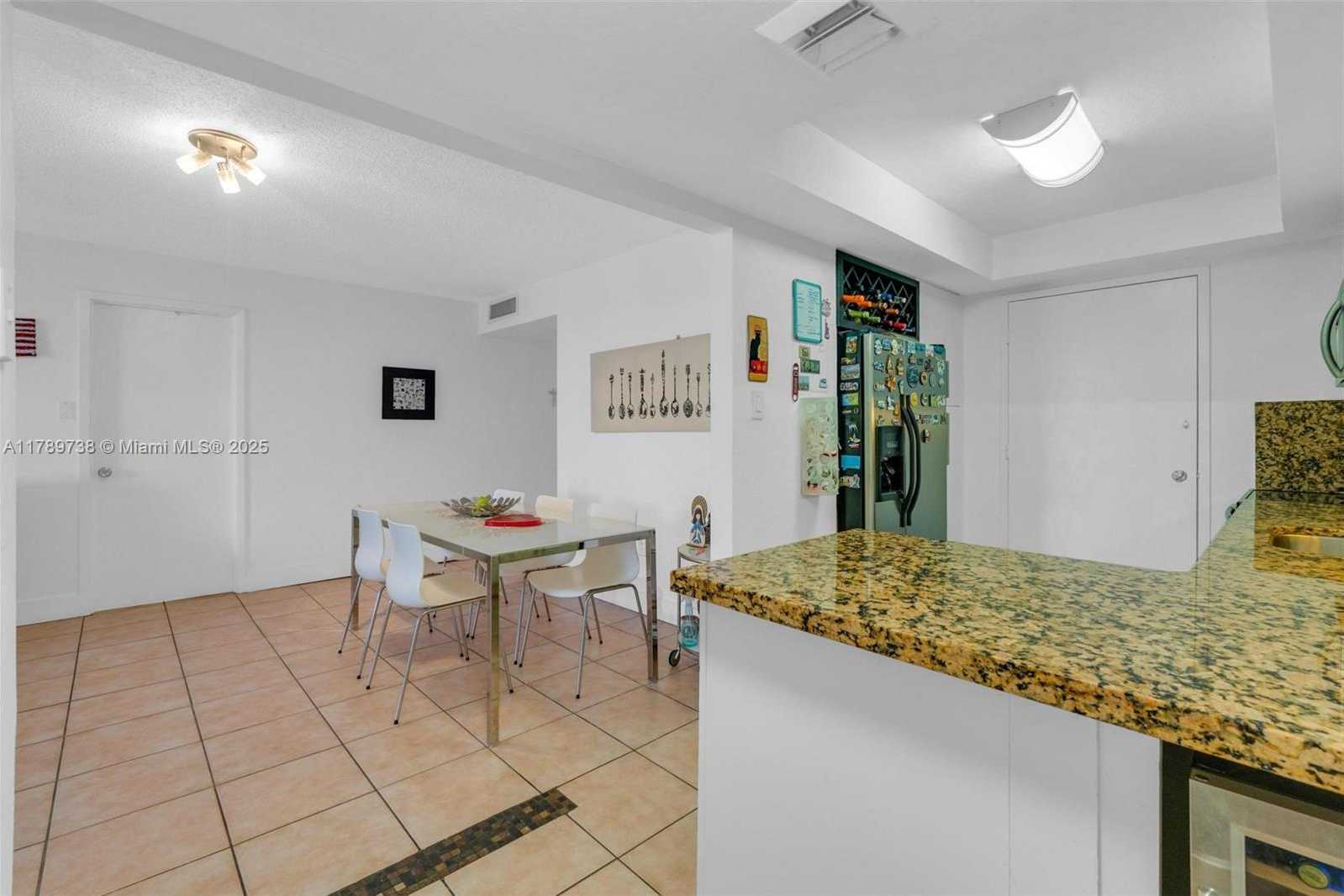 Small Image of 18011 BISCAYNE BLVD #302, Aventura Number 9