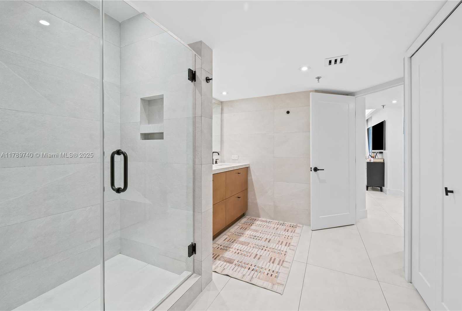 Small Image of 520 BRICKELL KEY DR #A713, Miami Number 41