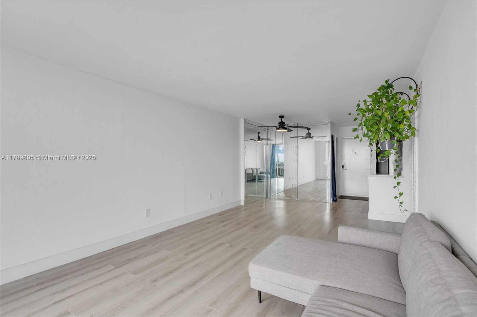Small Image of 6900 BAY DR #11F, Miami Beach Number 10