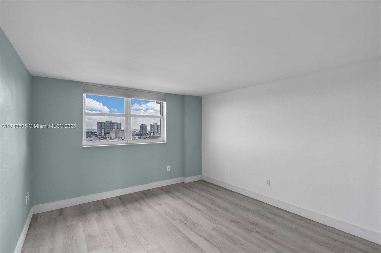 Small Image of 6900 BAY DR #11F, Miami Beach Number 14