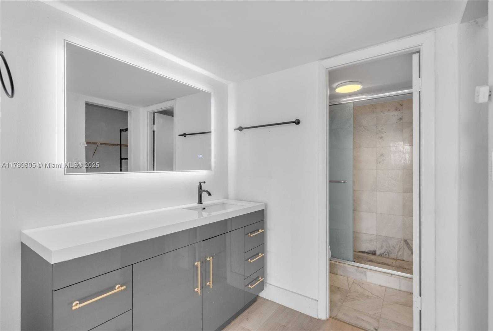 Small Image of 6900 BAY DR #11F, Miami Beach Number 21