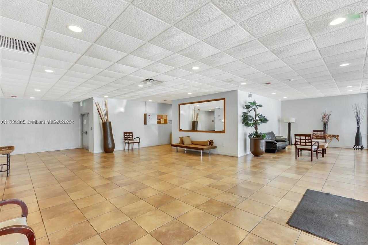 Small Image of 6900 BAY DR #11F, Miami Beach Number 27