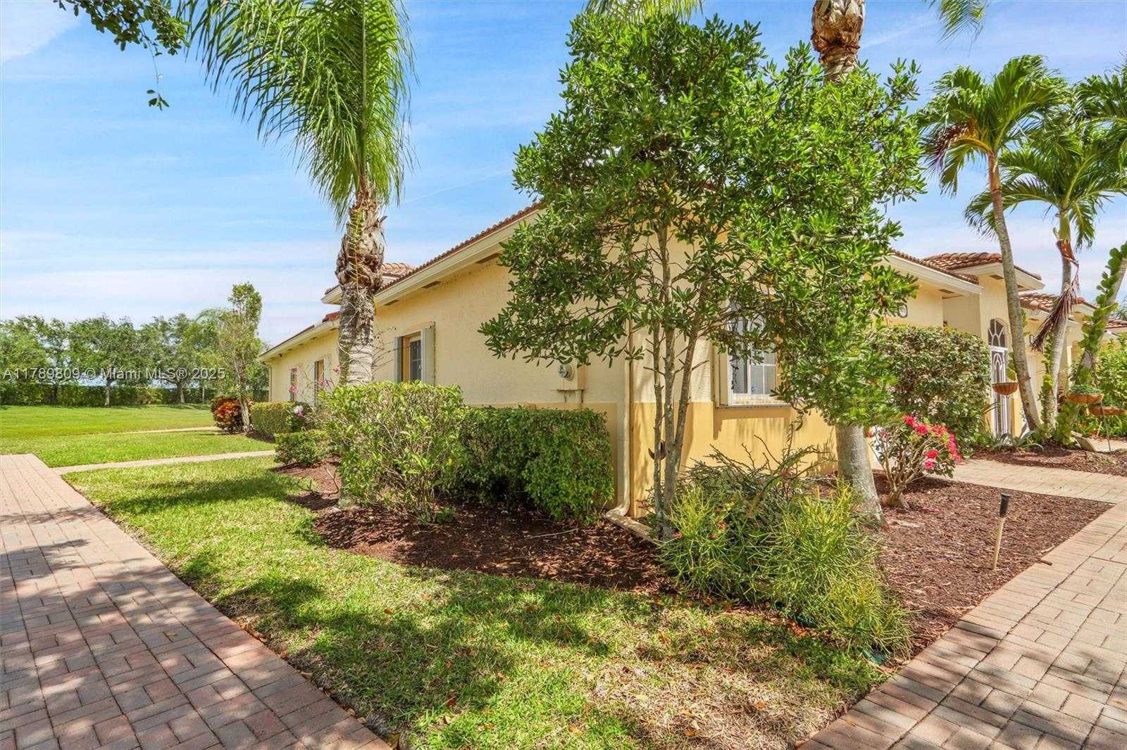 Small Image of 9875 GALLEON DR, West Palm Beach Number 12