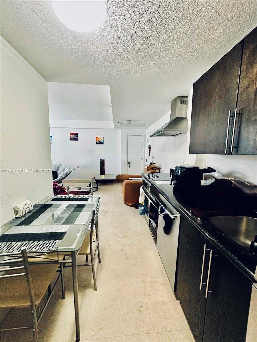 Small Image of 1300 PENNSYLVANIA AVE #109, Miami Beach Number 2