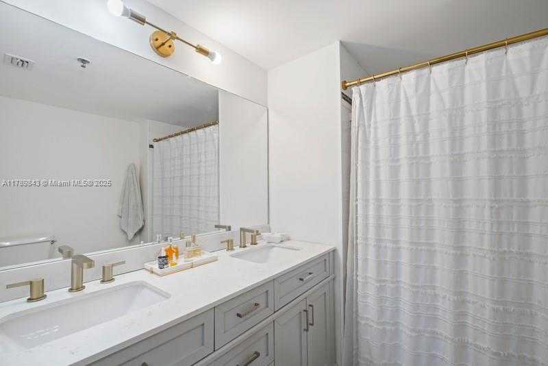Small Image of 6422 COLLINS AVE #301, Miami Beach Number 11