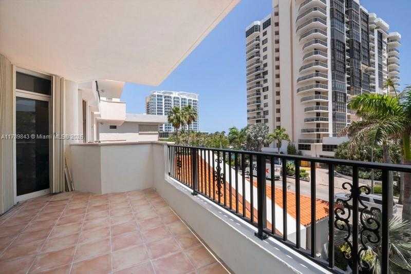 Small Image of 6422 COLLINS AVE #301, Miami Beach Number 12