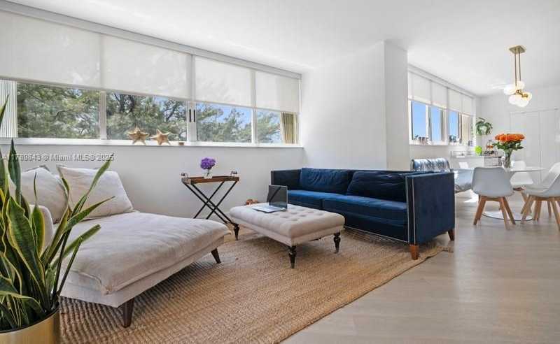 Small Image of 6422 COLLINS AVE #301, Miami Beach Number 2