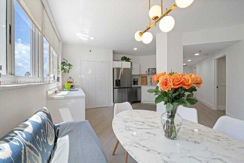 Small Image of 6422 COLLINS AVE #301, Miami Beach Number 4