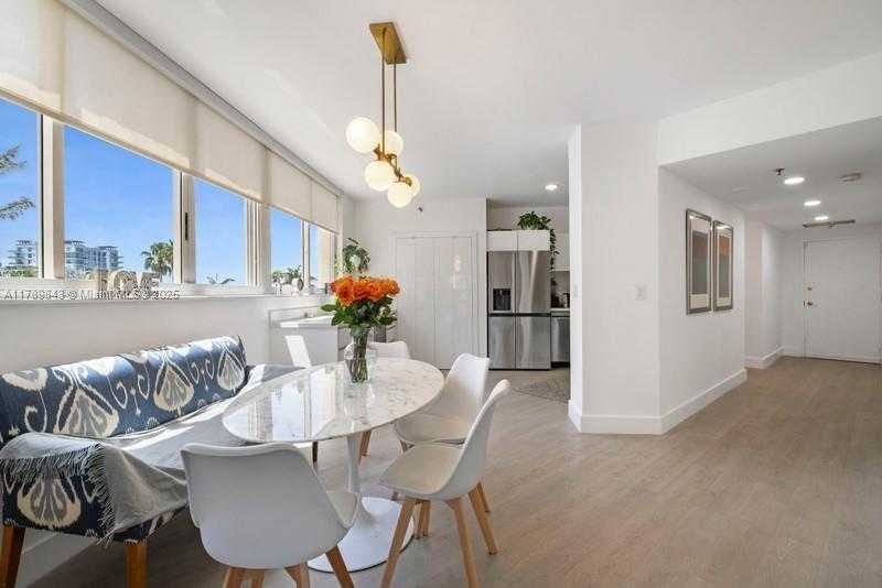 Small Image of 6422 COLLINS AVE #301, Miami Beach Number 5