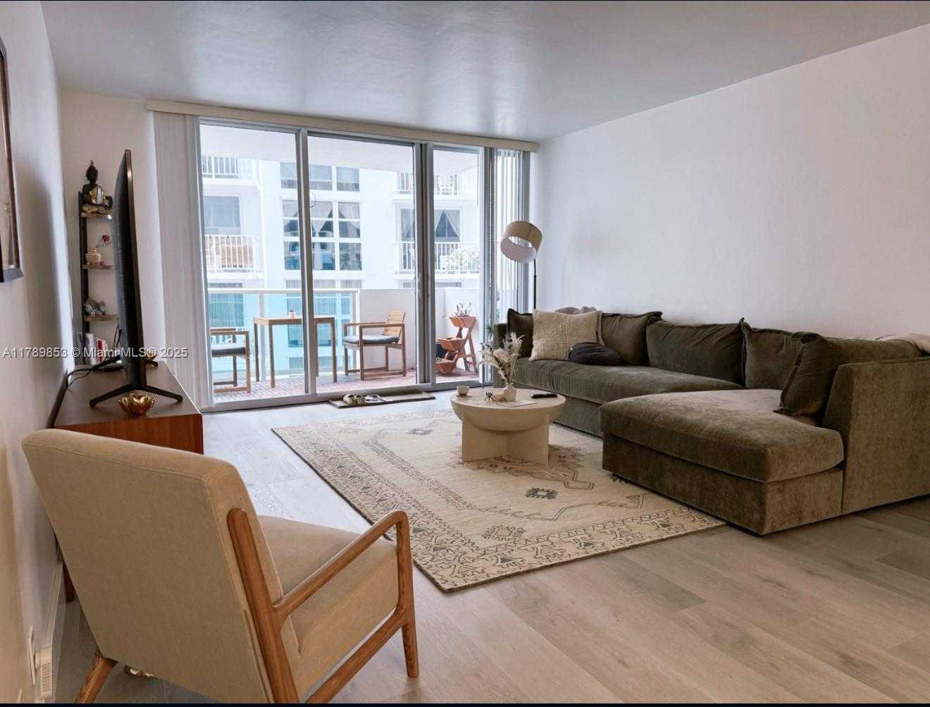Small Image of 1200 WEST AVE #1021, Miami Beach Number 3