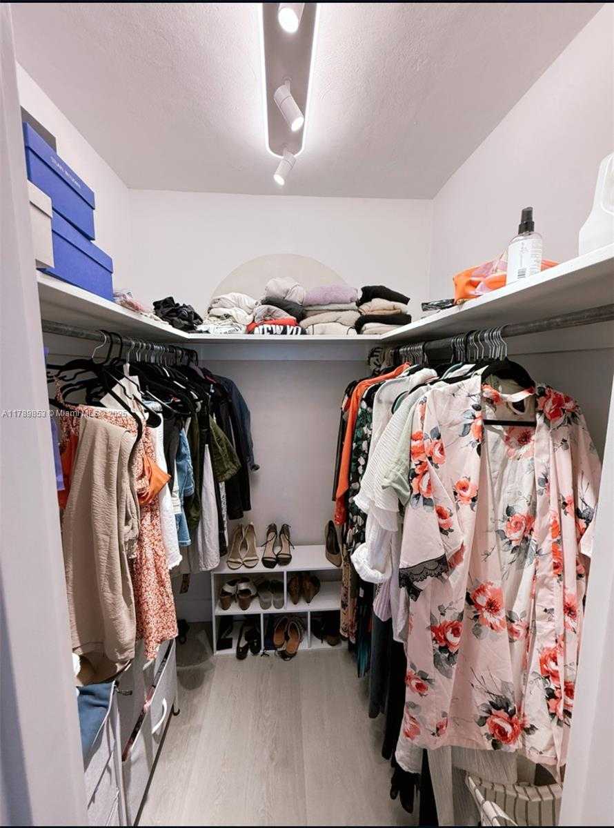 Small Image of 1200 WEST AVE #1021, Miami Beach Number 7