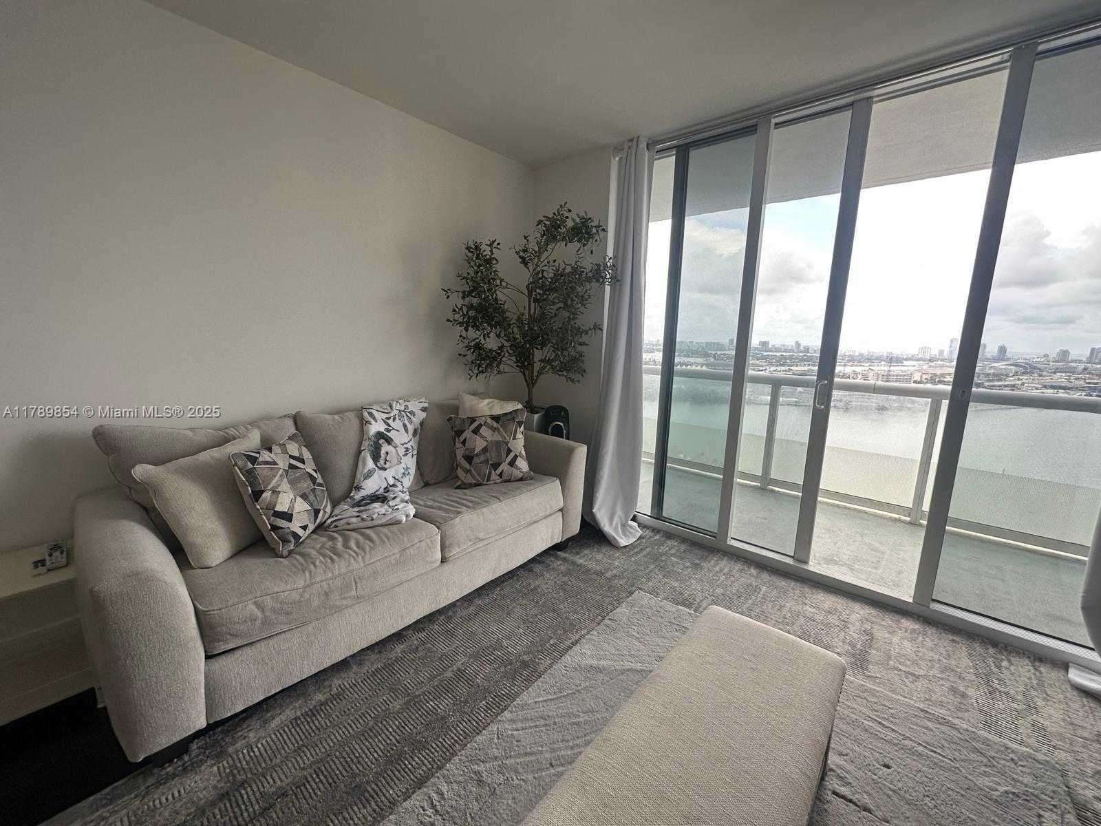Small Image of 50 BISCAYNE BLVD #3308, Miami Number 4