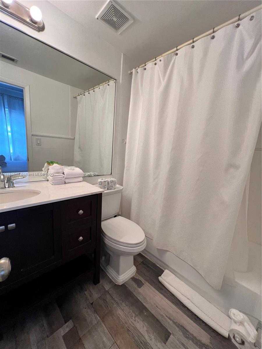 Small Image of 918 OCEAN DR #302, Miami Beach Number 14