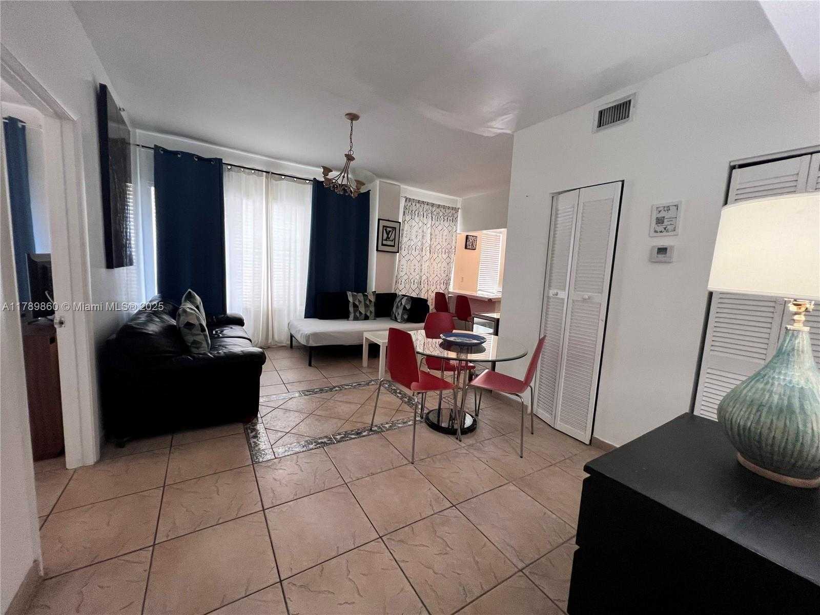 Small Image of 918 OCEAN DR #302, Miami Beach Number 3