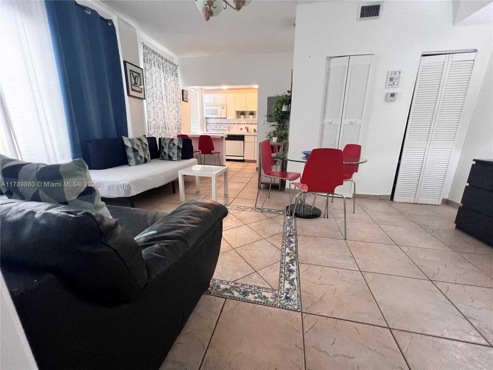 Small Image of 918 OCEAN DR #302, Miami Beach Number 4