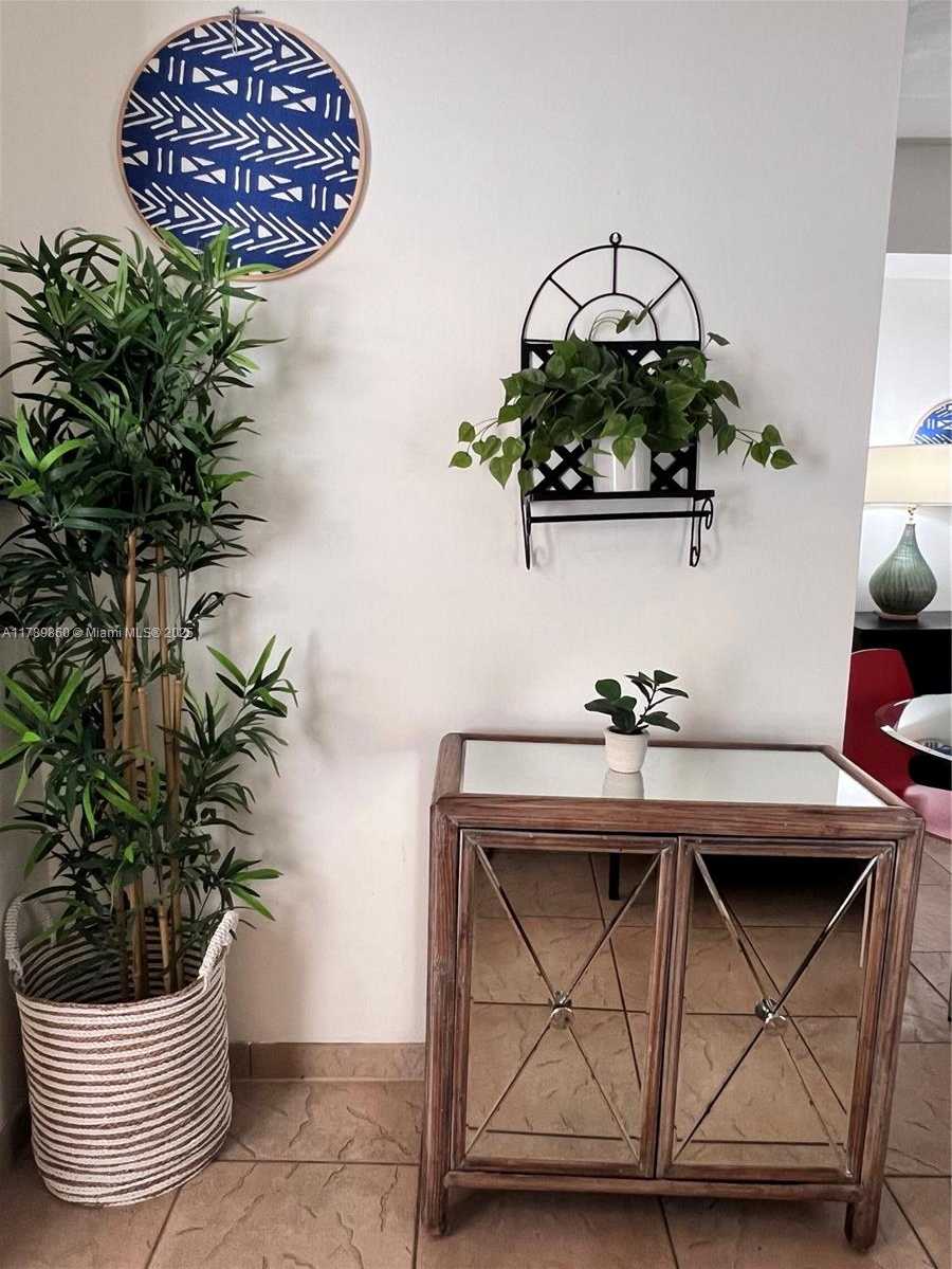 Small Image of 918 OCEAN DR #302, Miami Beach Number 9