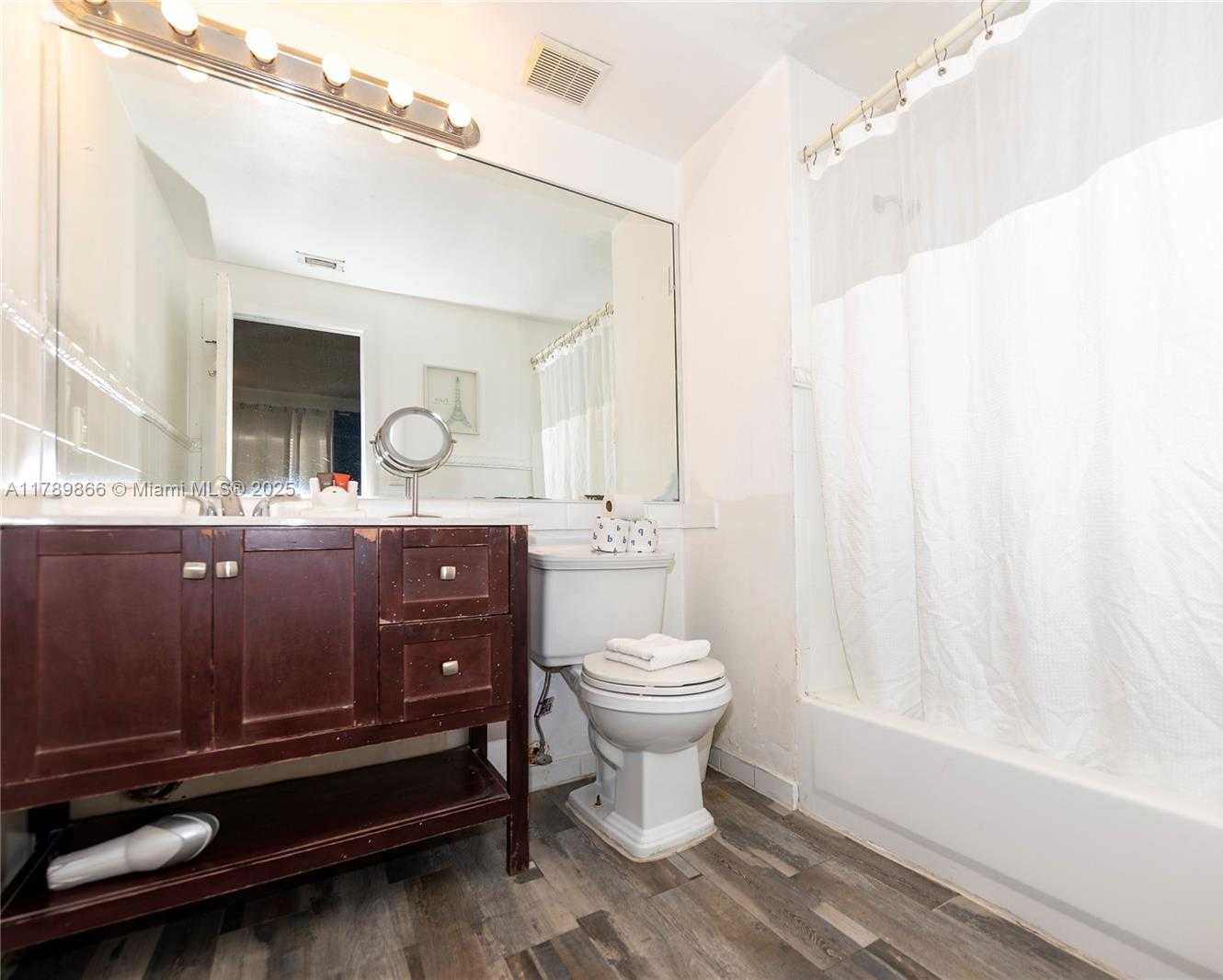 Small Image of 918 OCEAN DR #203, Miami Beach Number 8