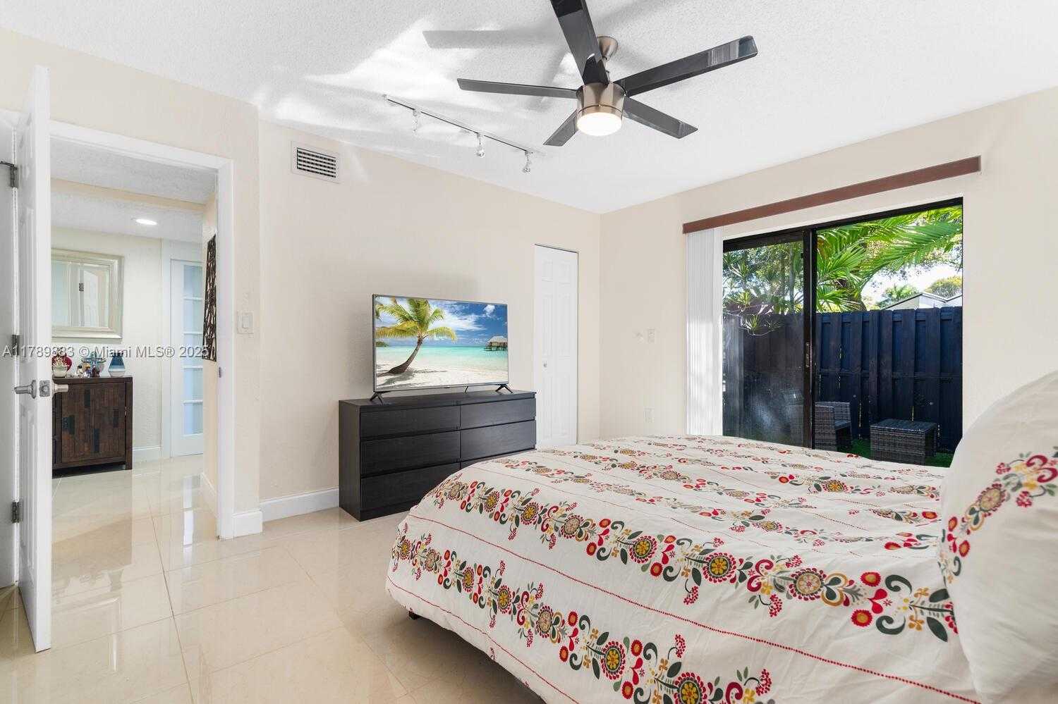 Small Image of 371 FAIRWAY CIR #56, Weston Number 10