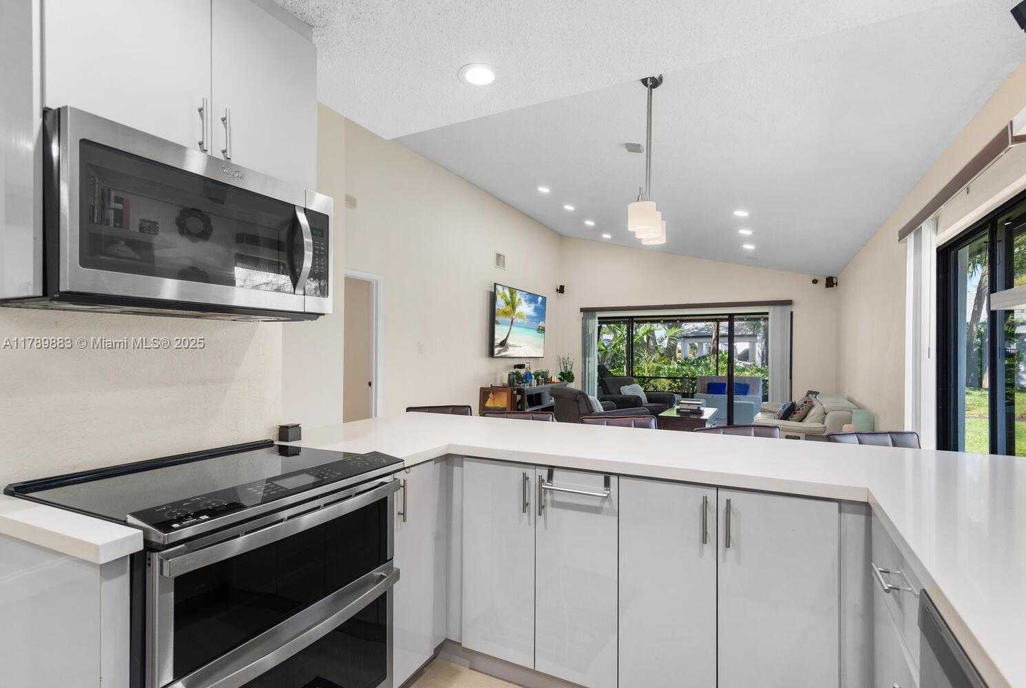 Small Image of 371 FAIRWAY CIR #56, Weston Number 13