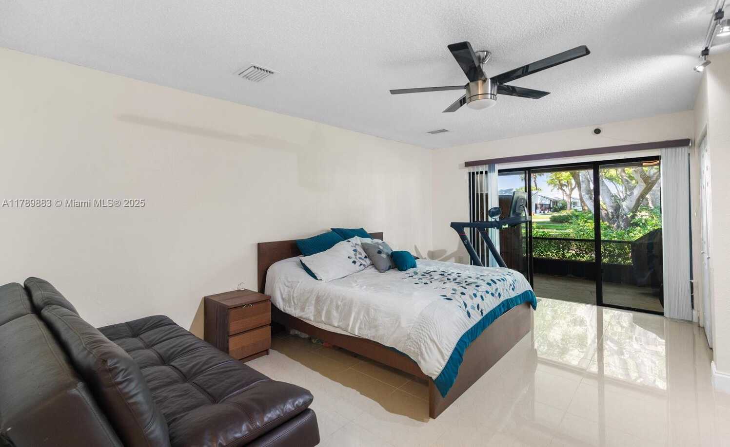 Small Image of 371 FAIRWAY CIR #56, Weston Number 15