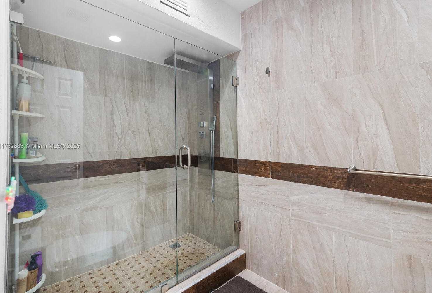 Small Image of 371 FAIRWAY CIR #56, Weston Number 16