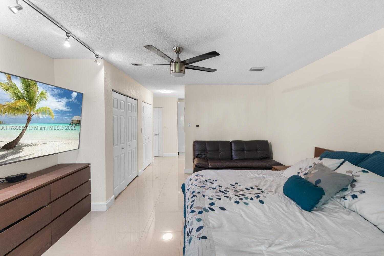 Small Image of 371 FAIRWAY CIR #56, Weston Number 18