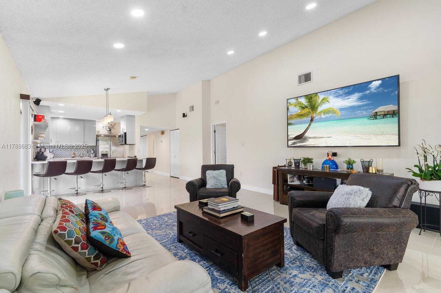Small Image of 371 FAIRWAY CIR #56, Weston Number 2