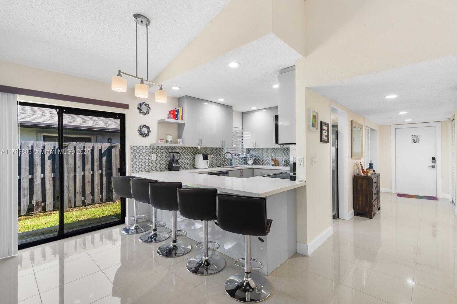 Small Image of 371 FAIRWAY CIR #56, Weston Number 5