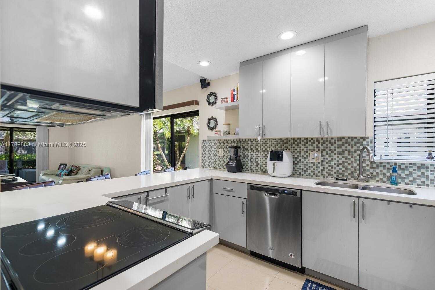 Small Image of 371 FAIRWAY CIR #56, Weston Number 6