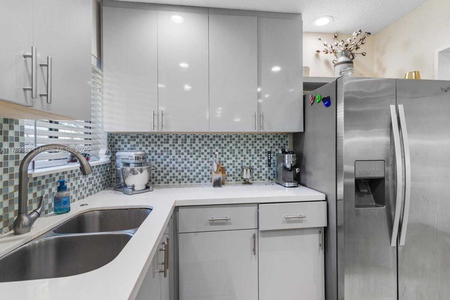 Small Image of 371 FAIRWAY CIR #56, Weston Number 7