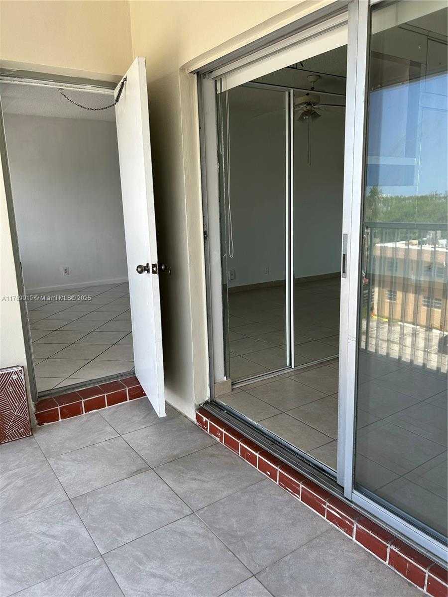 Small Image of 330 SOUTH EAST 2ND ST #404G, Hallandale Beach Number 9