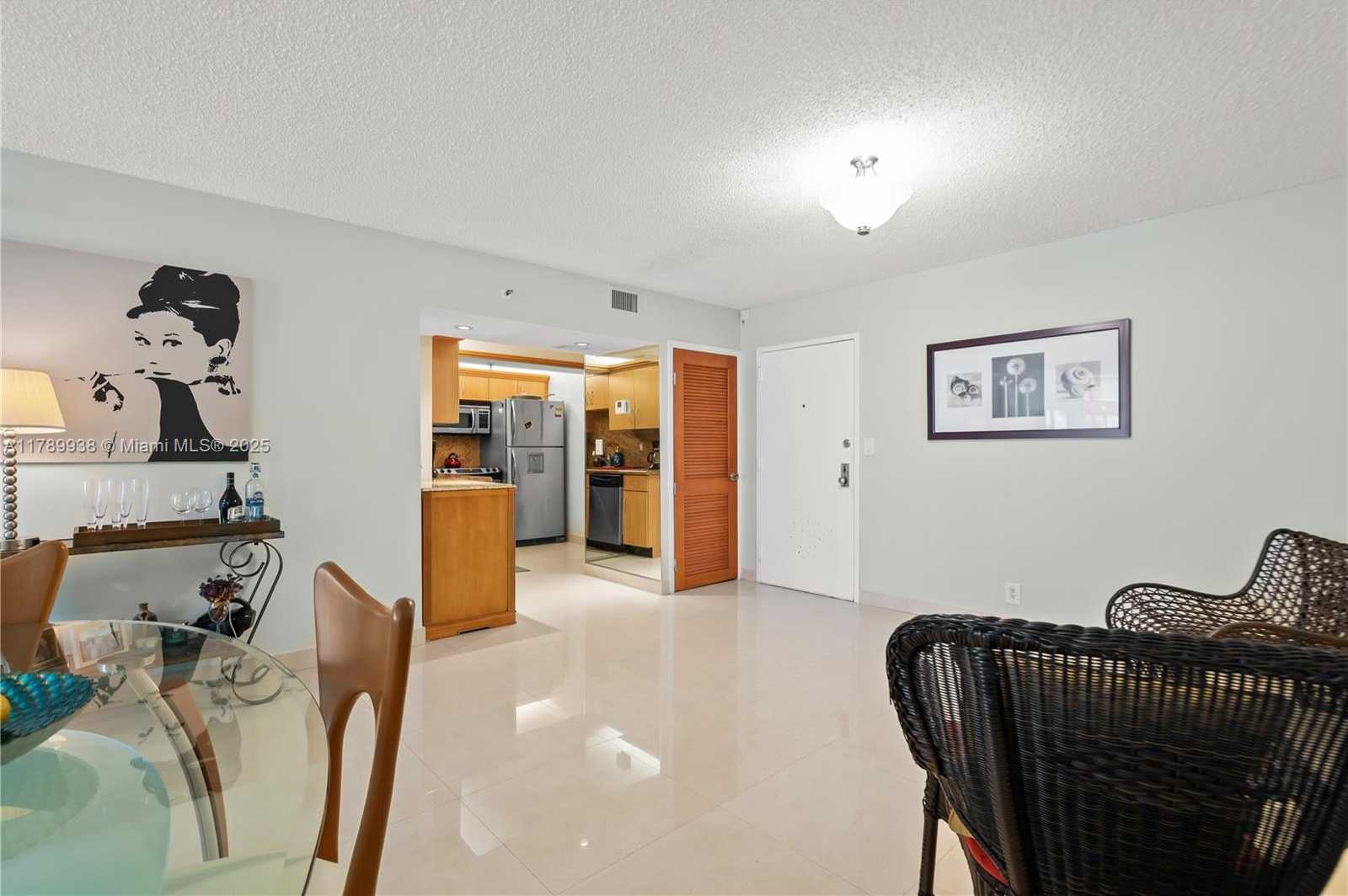 Small Image of 2401 COLLINS AVE #705, Miami Beach Number 10