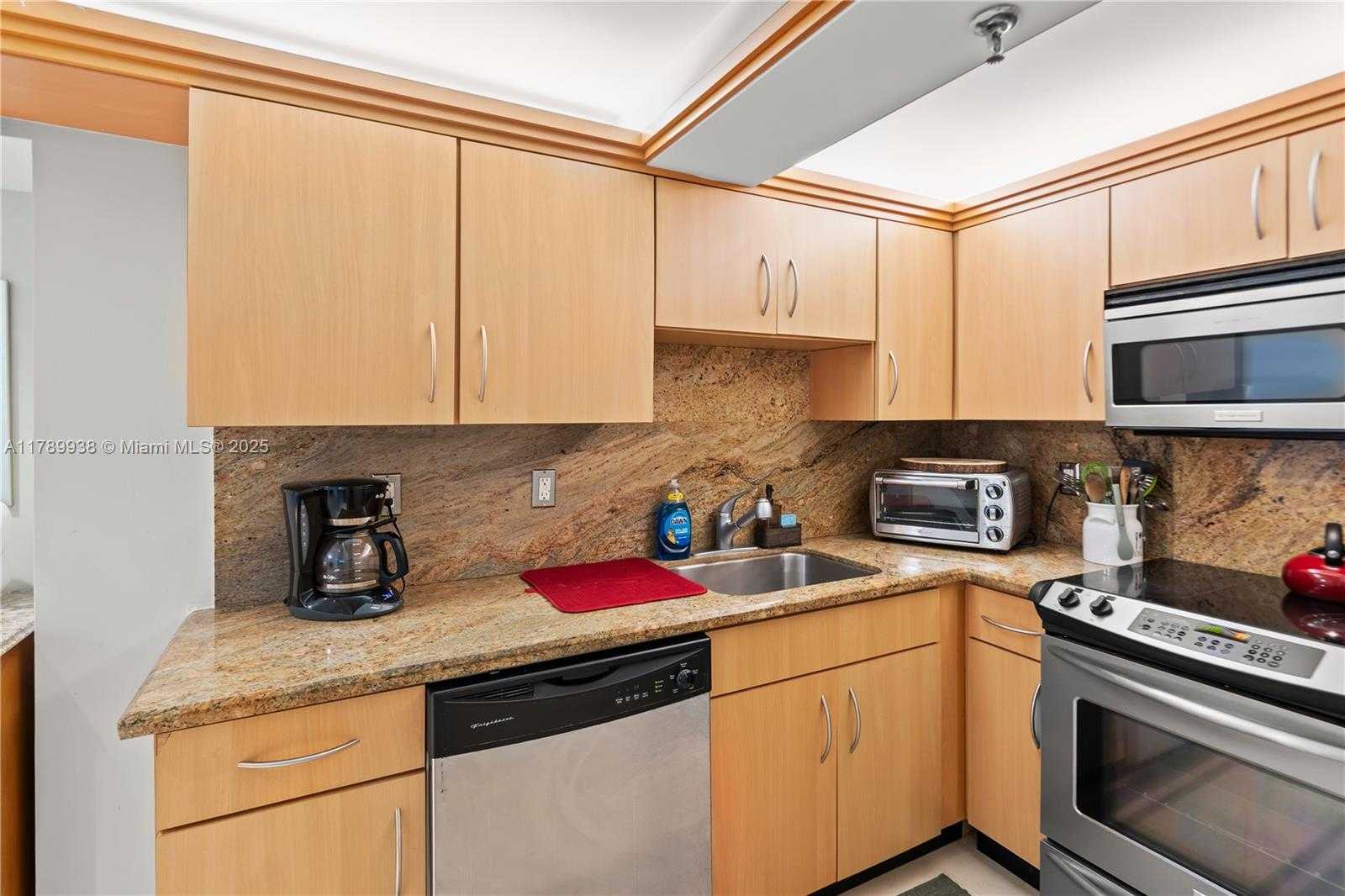 Small Image of 2401 COLLINS AVE #705, Miami Beach Number 12