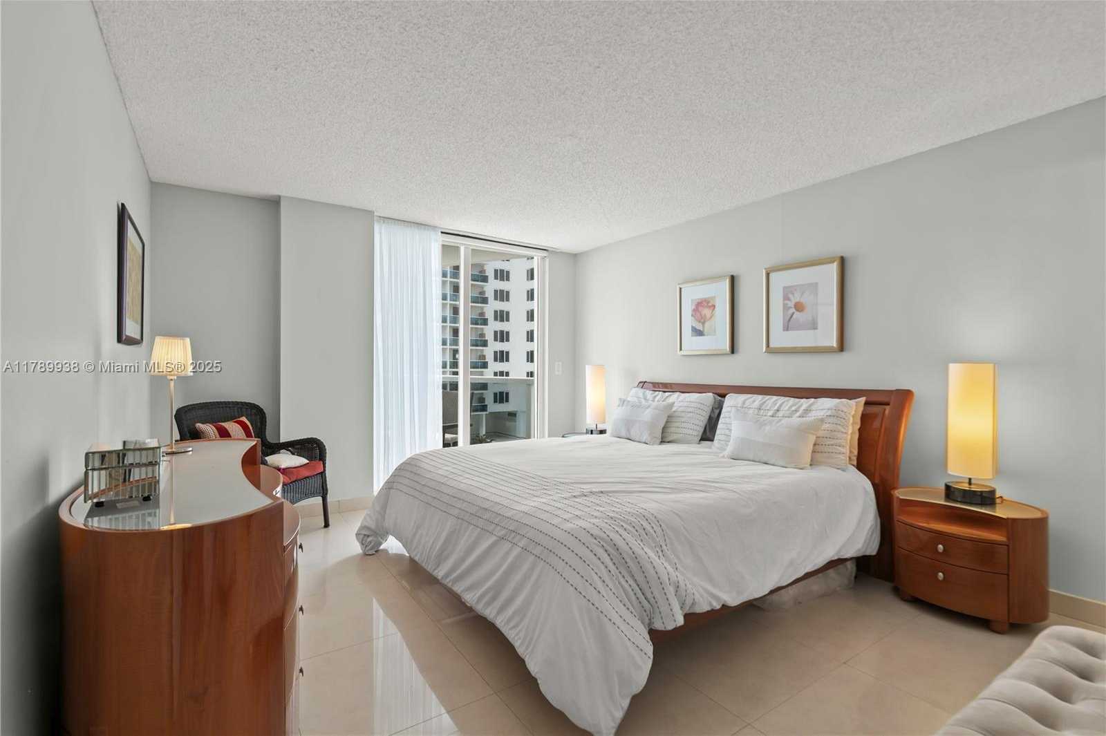Small Image of 2401 COLLINS AVE #705, Miami Beach Number 13