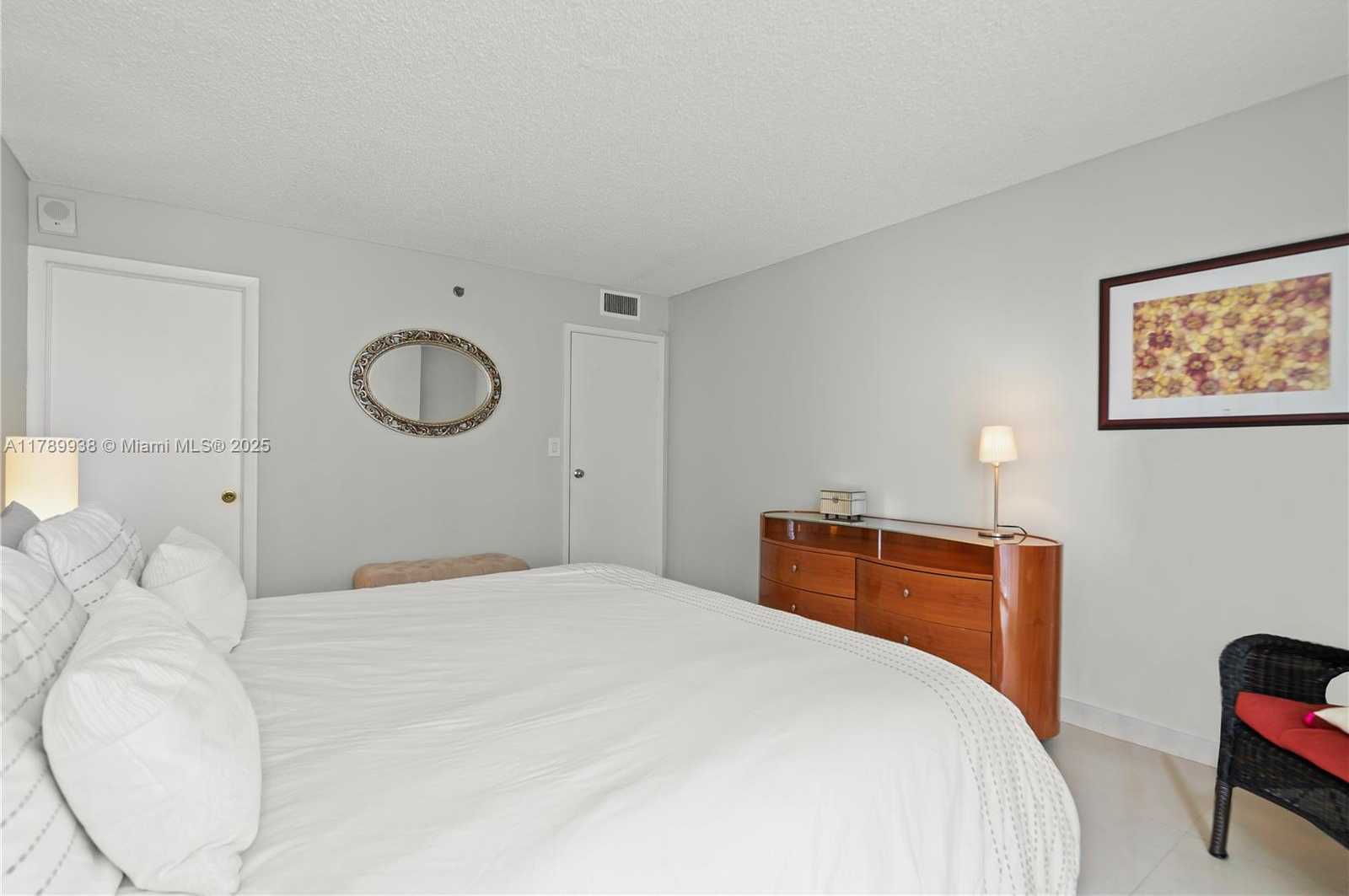 Small Image of 2401 COLLINS AVE #705, Miami Beach Number 14