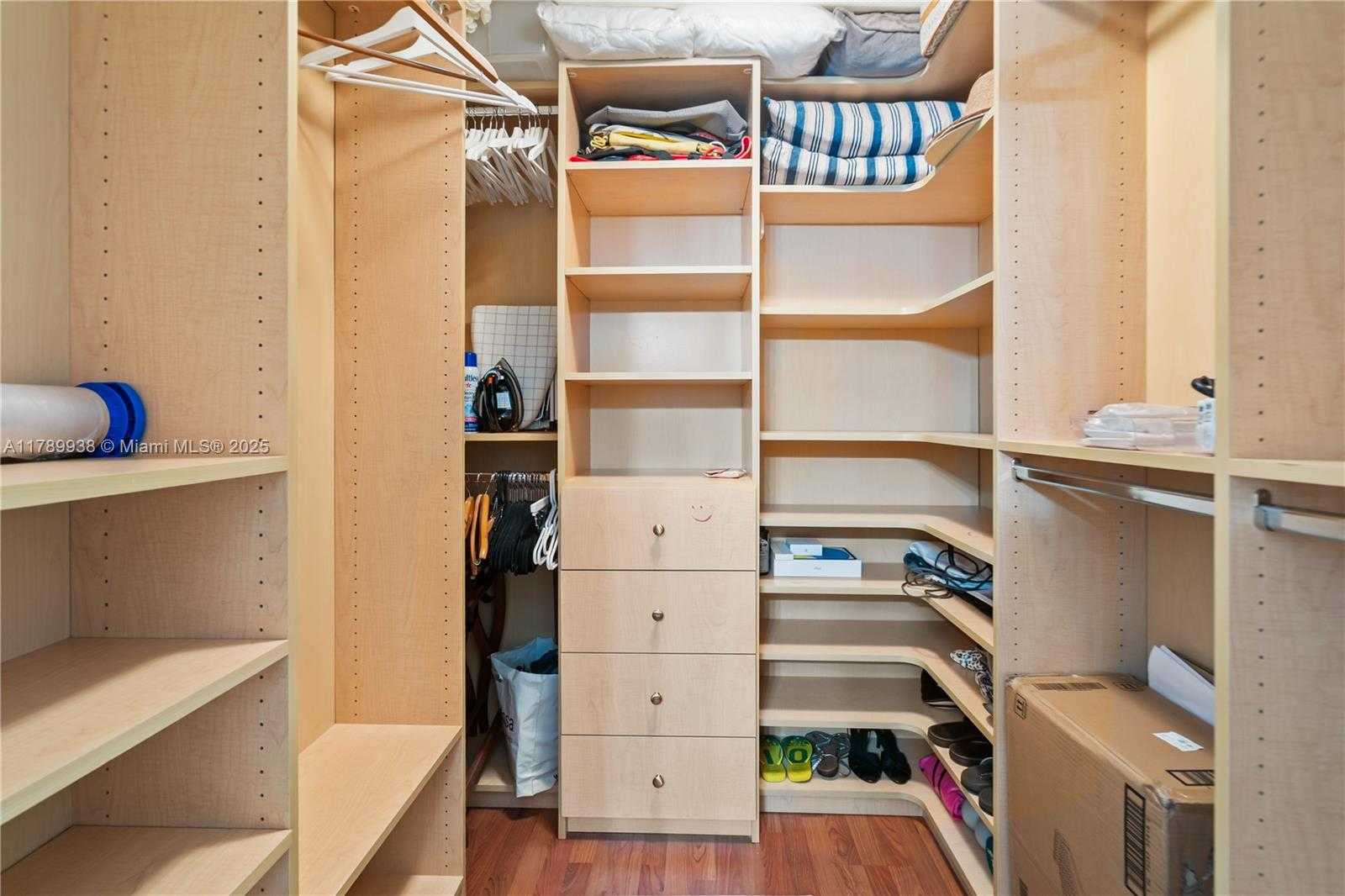 Small Image of 2401 COLLINS AVE #705, Miami Beach Number 17