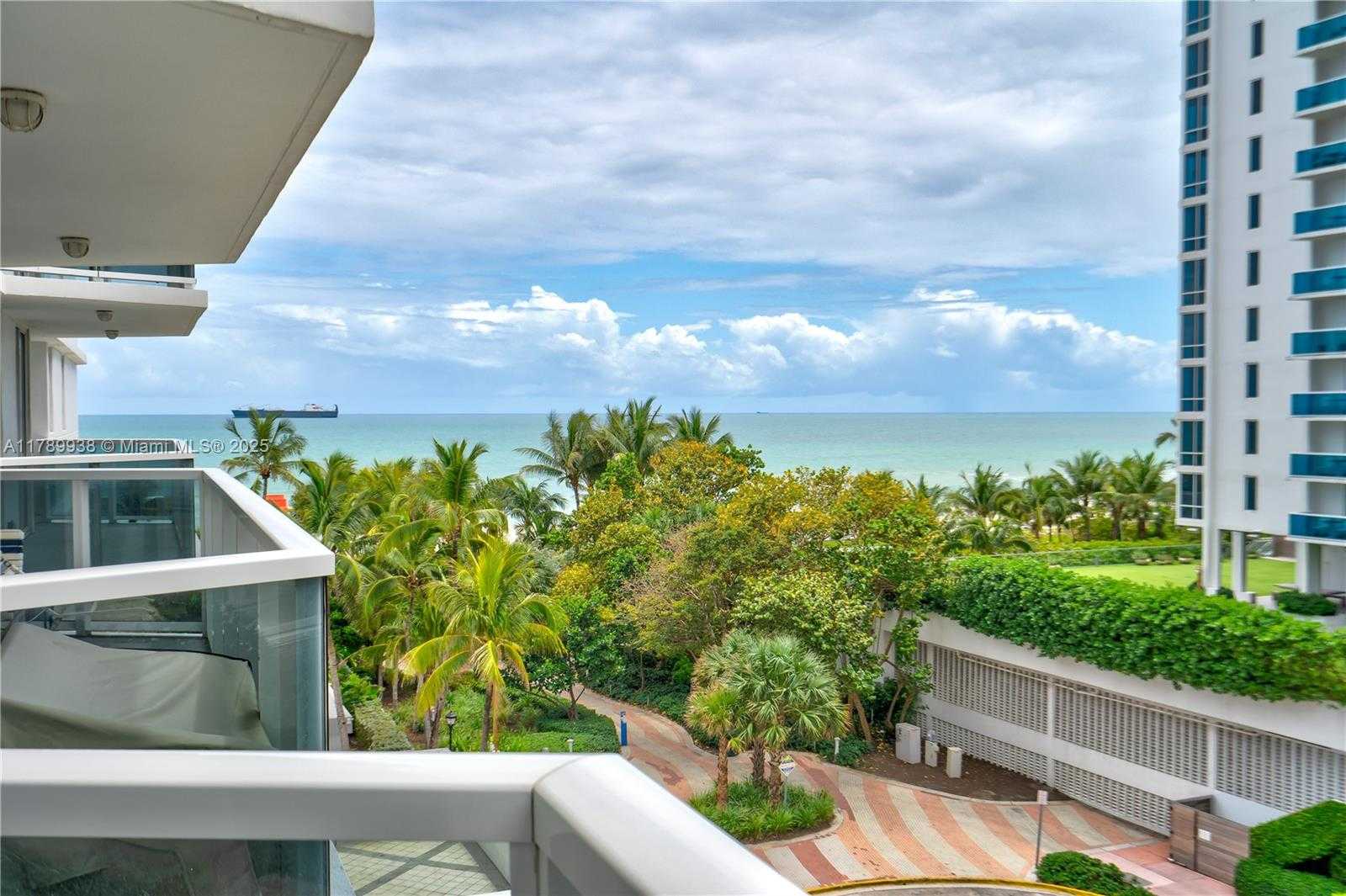 Small Image of 2401 COLLINS AVE #705, Miami Beach Number 3