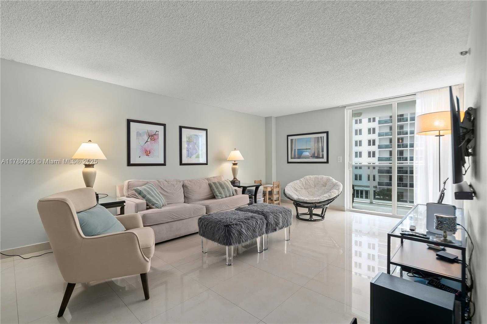Small Image of 2401 COLLINS AVE #705, Miami Beach Number 4