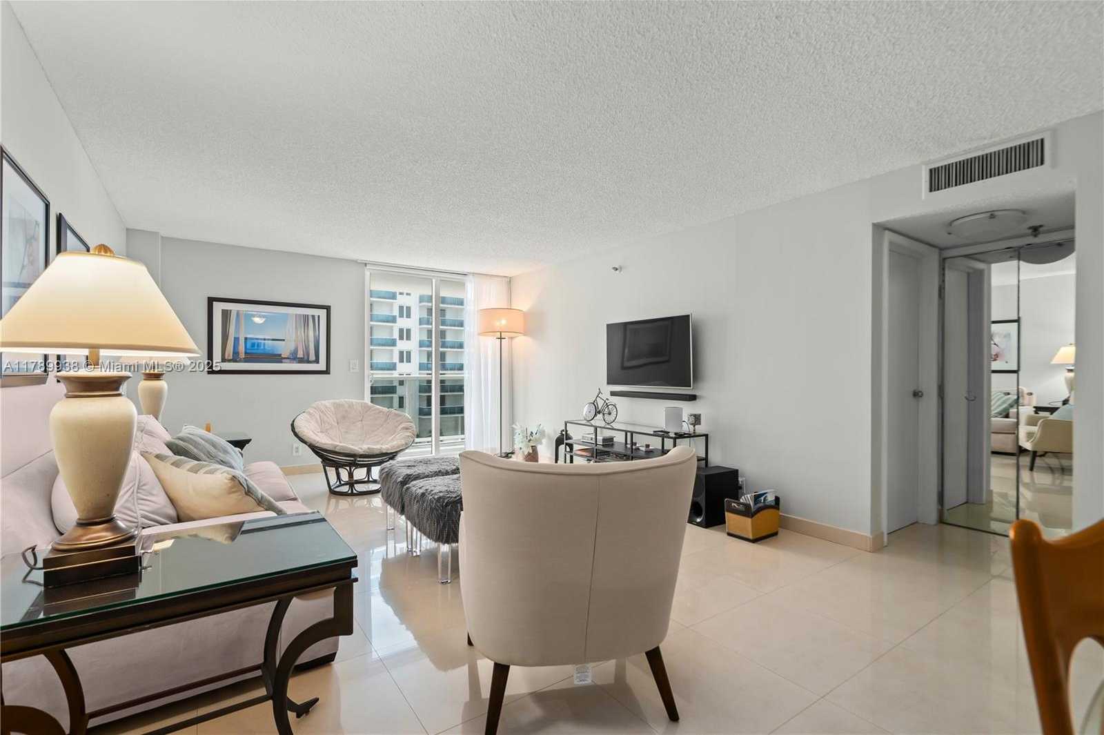 Small Image of 2401 COLLINS AVE #705, Miami Beach Number 7